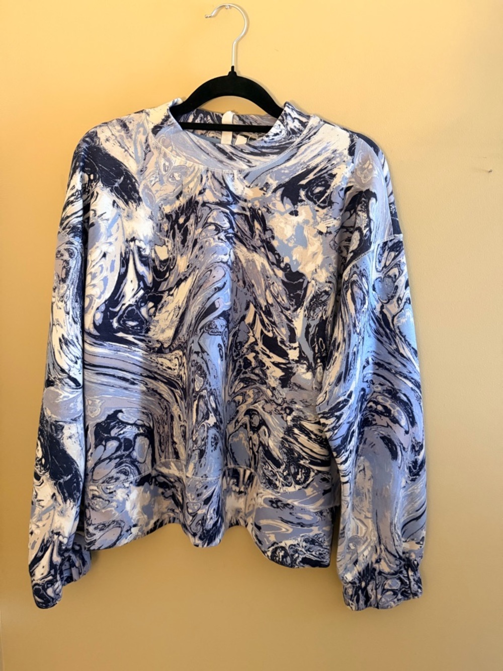 Cable & Gauge Marbled Soft Thin Sweat Shirt Tee - Navy and Light Blue. Size M